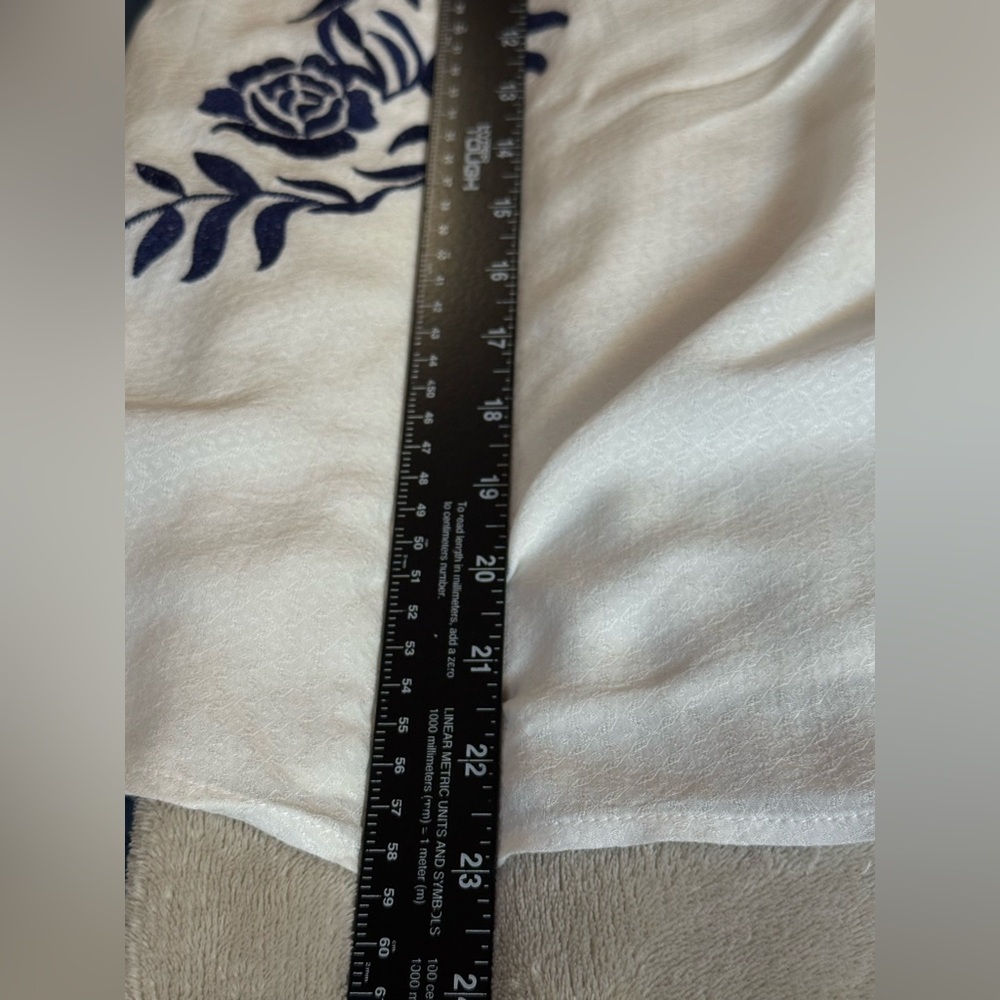 THML Boho Embroidered Sleeveless Top White Navy Floral Gauzy Lightweight Medium - Picture 7 of 7